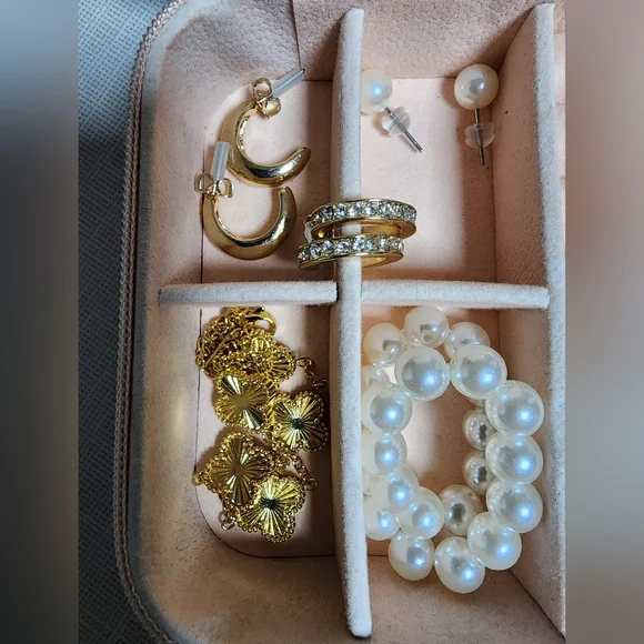Travel Jewelry box full of New Jewelry. - Picture 2 of 5